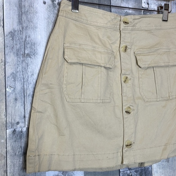 NWT Copper key khaki colored button down‎ skirt w/cargo pockets. Medium. - Picture 2 of 10